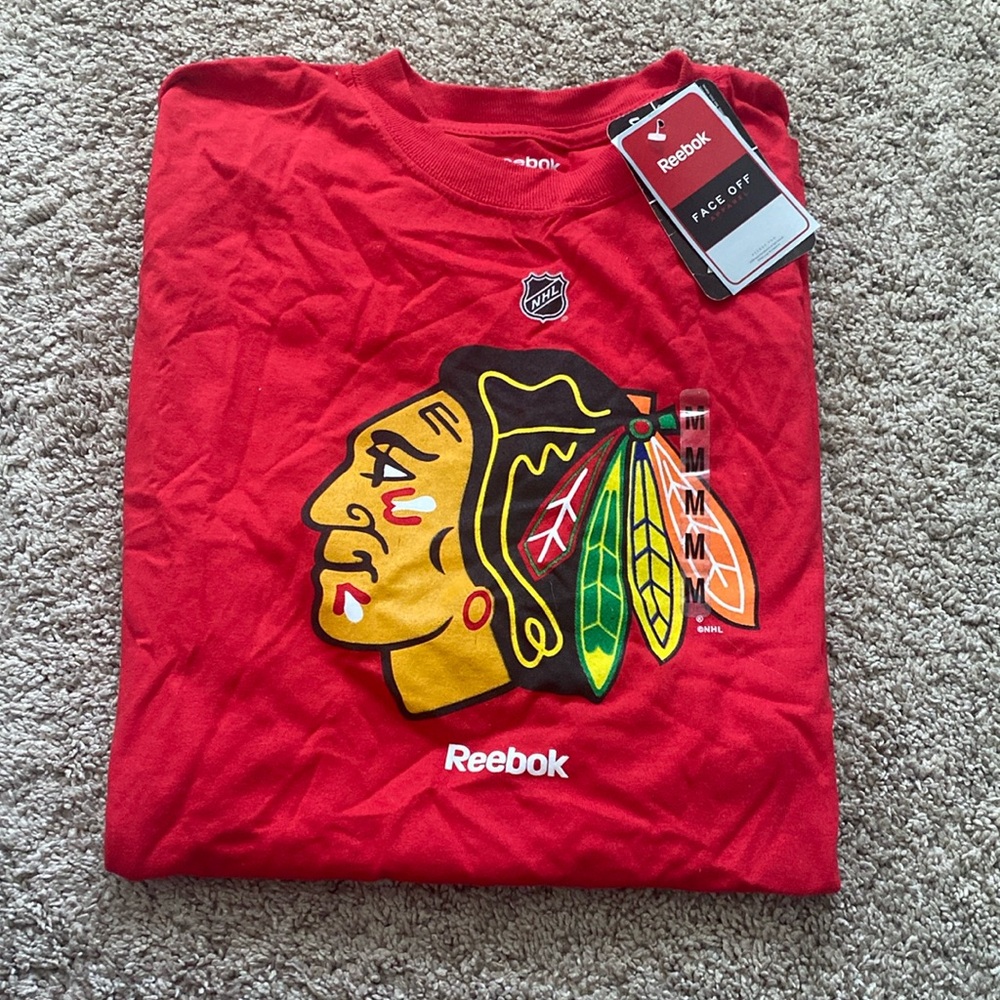 NWT Reebok Chicago Blackhawks Short Sleeve T-Shirt